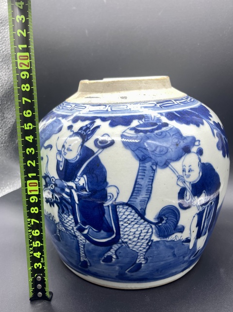 古玩陶瓷清中期青花人物麒麟送子紋罐拍賣，當前價格2888元