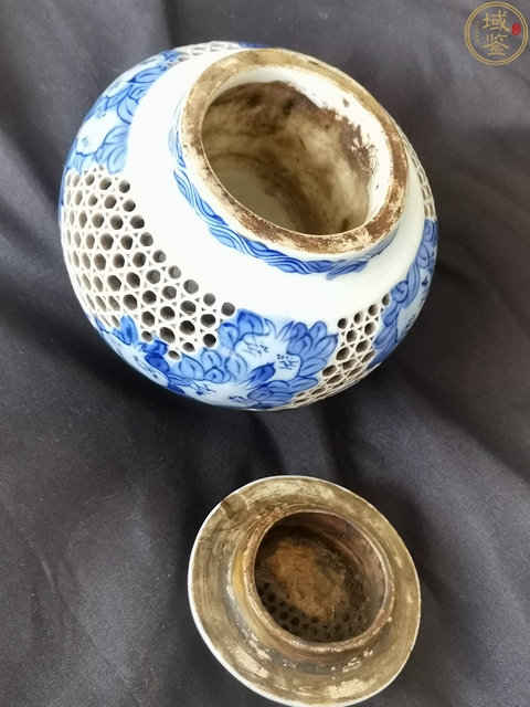 古玩陶瓷晚清民國·青花石榴鏤空獸足熏爐拍賣，當前價格1480元