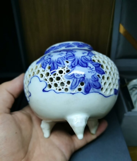 古玩陶瓷晚清民國·青花石榴鏤空獸足熏爐拍賣，當前價格1480元