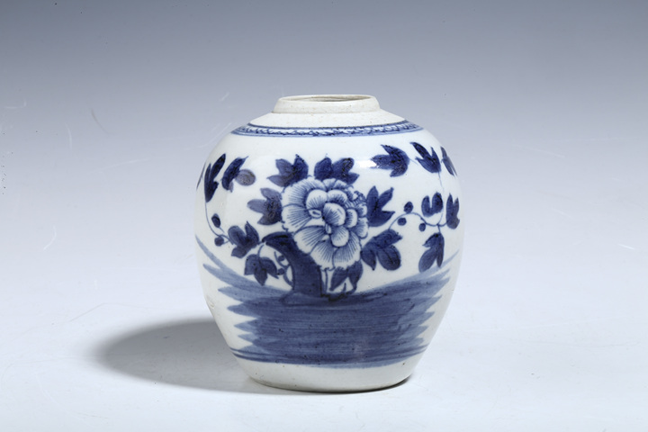 古玩陶瓷清中期·青花洞石牡丹紋小罐拍賣，當前價格108元