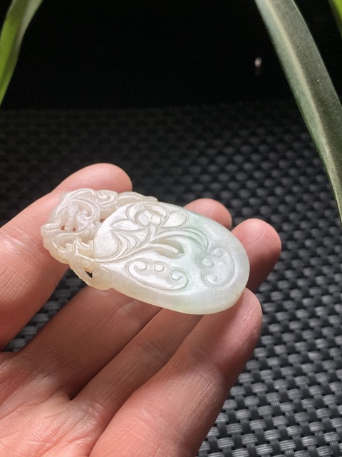 古玩玉器清代翡翠雕“龍紋花卉佩”拍賣，當前價格18000元