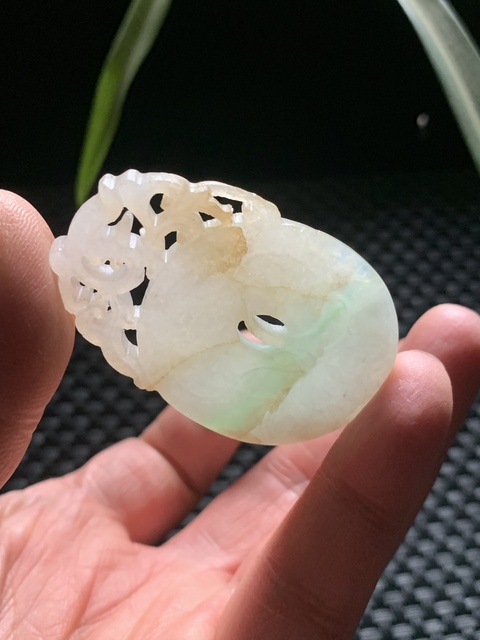 古玩玉器清代翡翠雕“龍紋花卉佩”拍賣，當前價格18000元