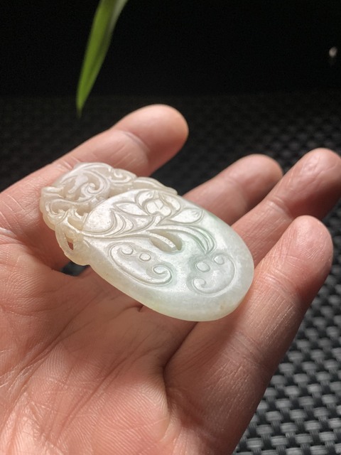 古玩玉器清代翡翠雕“龍紋花卉佩”拍賣，當前價格18000元