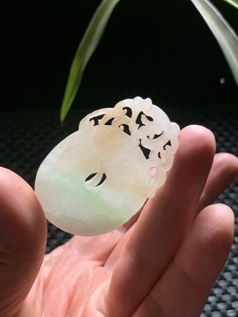 古玩玉器清代翡翠雕“龍紋花卉佩”拍賣，當前價格18000元
