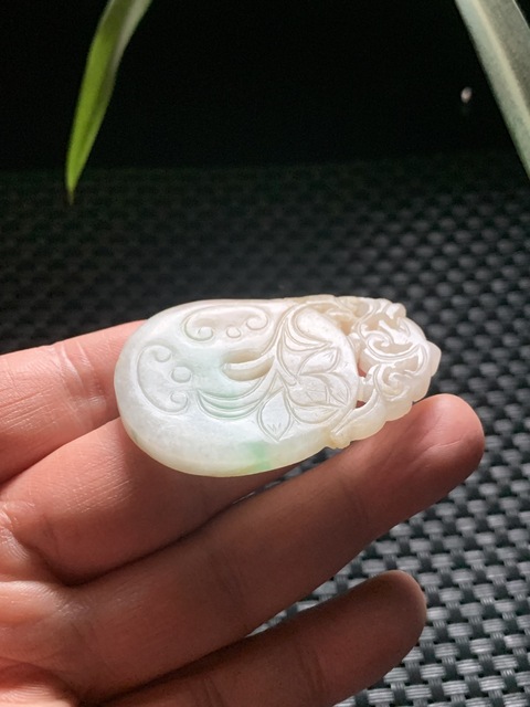 古玩玉器清代翡翠雕“龍紋花卉佩”拍賣，當前價格18000元
