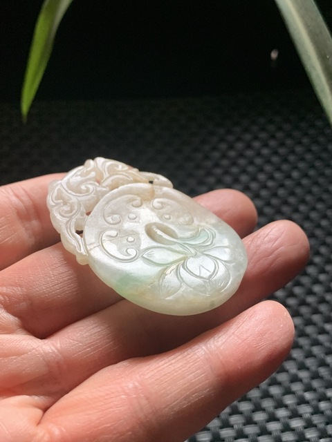 古玩玉器清代翡翠雕“龍紋花卉佩”拍賣，當前價格18000元