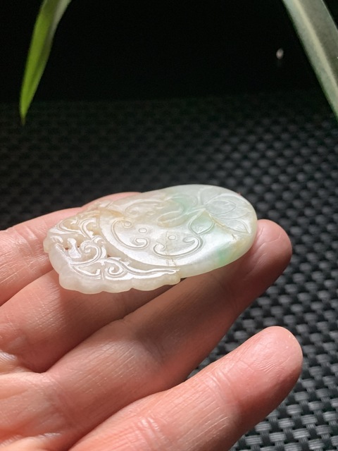 古玩玉器清代翡翠雕“龍紋花卉佩”拍賣，當前價格18000元
