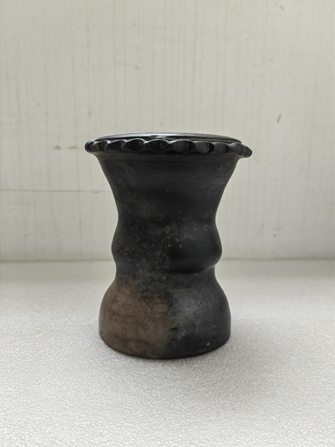 古玩陶瓷黑陶花口尊拍賣,當前價格680元