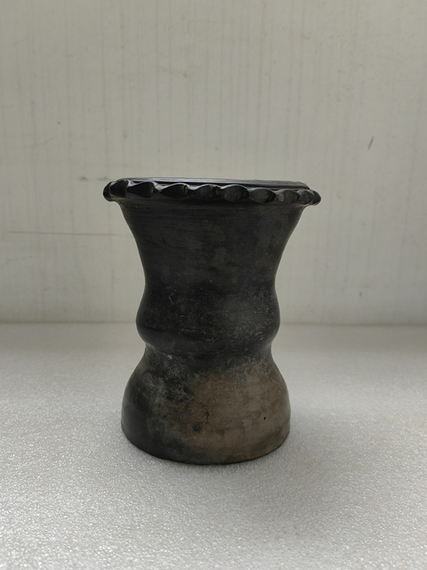 古玩陶瓷黑陶花口尊拍賣,當前價格680元