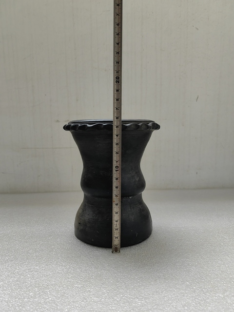 古玩陶瓷黑陶花口尊拍賣,當前價格680元
