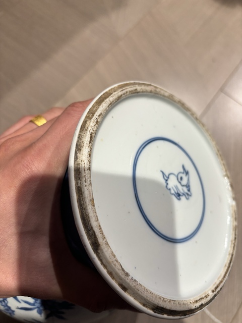 古玩陶瓷灑藍開光青花花鳥紋將軍罐拍賣,當前價格6800元