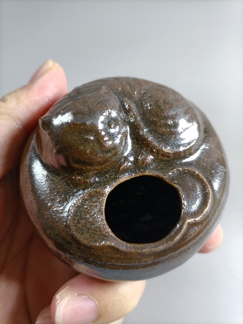 古玩陶瓷清褐釉獅紋水盂拍賣,當前價格708元