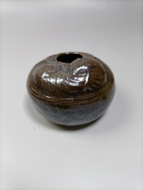 古玩陶瓷清褐釉獅紋水盂拍賣,當前價格708元