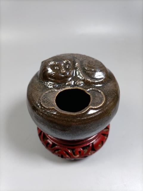 古玩陶瓷清褐釉獅紋水盂拍賣,當前價格708元