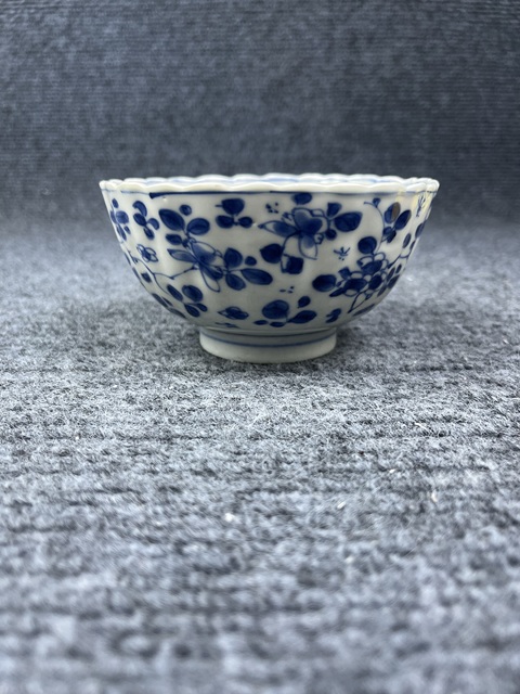 古玩陶瓷康熙青花花卉紋瓜棱碗拍賣,當前價格2888元