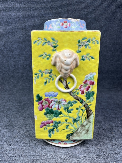 古玩陶瓷黃地粉彩錦雞牡丹象耳銜環琮式瓶拍賣,當前價格8988元