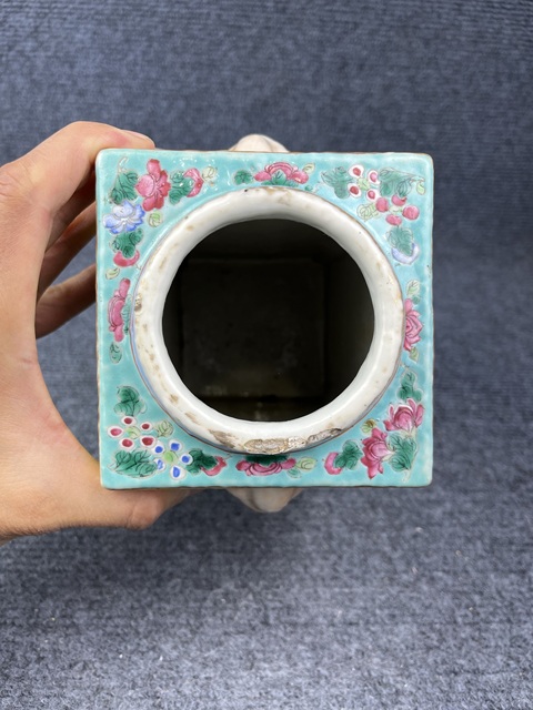 古玩陶瓷黃地粉彩錦雞牡丹象耳銜環琮式瓶拍賣,當前價格8988元