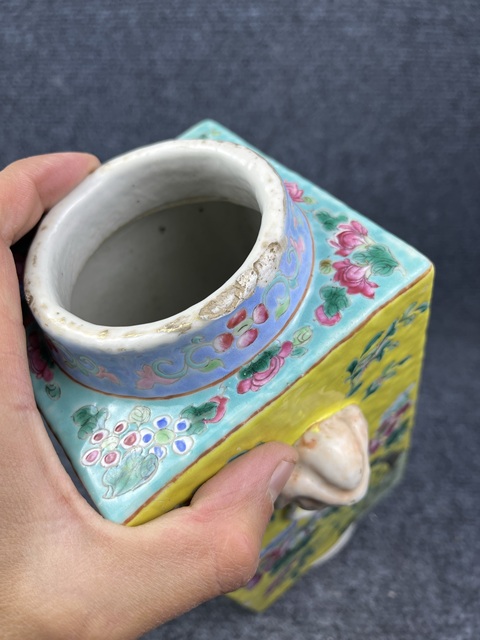 古玩陶瓷黃地粉彩錦雞牡丹象耳銜環琮式瓶拍賣,當前價格8988元