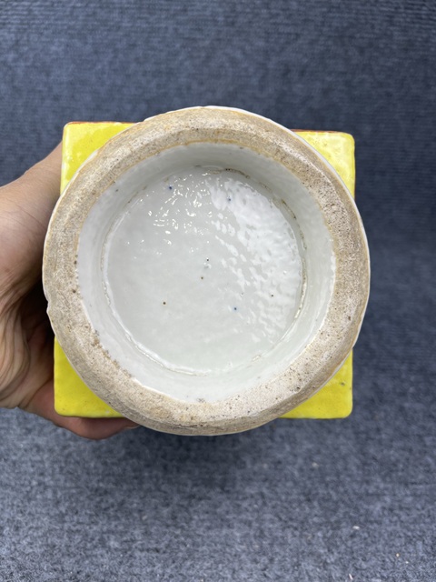 古玩陶瓷黃地粉彩錦雞牡丹象耳銜環琮式瓶拍賣,當前價格8988元
