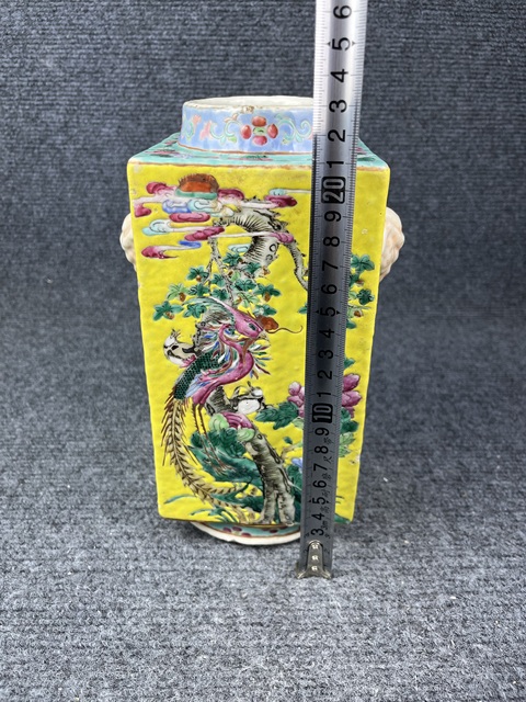 古玩陶瓷黃地粉彩錦雞牡丹象耳銜環琮式瓶拍賣,當前價格8988元