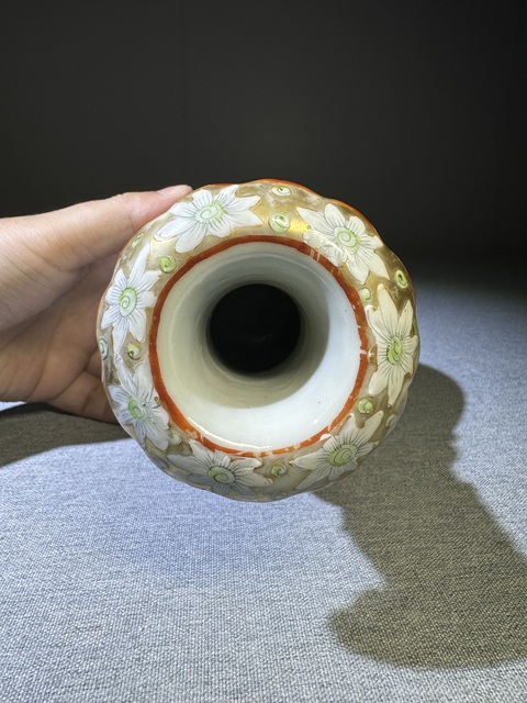 古玩陶瓷【精品】清代道光細路廣彩西廂記人物故事紋花口瓶拍賣,當前價格4800元