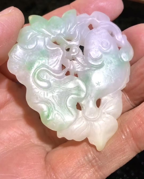古玩玉器清代天然翡翠雕“連年有余”掛件拍賣，當前價格26000元