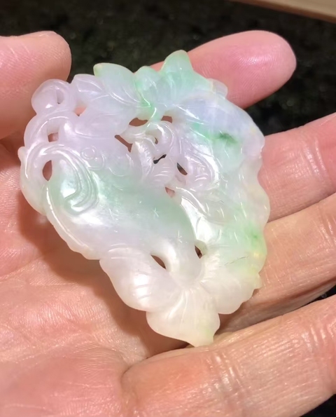 古玩玉器清代天然翡翠雕“連年有余”掛件拍賣，當前價格26000元