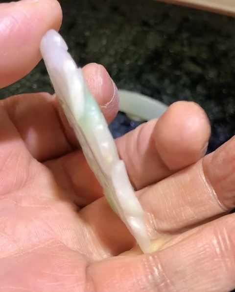 古玩玉器清代天然翡翠雕“連年有余”掛件拍賣，當前價格26000元