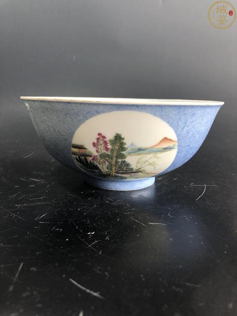 古玩陶瓷民國·藍地軋道開窗粉彩山水人物紋碗拍賣,當前價格3300元
