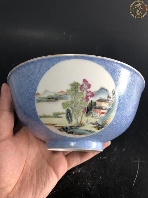 古玩陶瓷民國·藍地軋道開窗粉彩山水人物紋碗拍賣,當前價格3300元