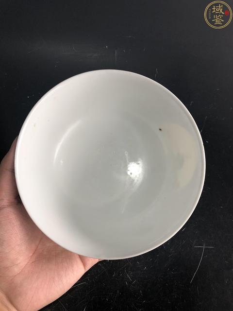 古玩陶瓷民國·藍地軋道開窗粉彩山水人物紋碗拍賣,當前價格3300元