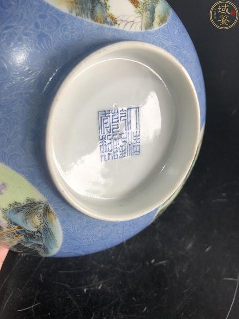 古玩陶瓷民國·藍地軋道開窗粉彩山水人物紋碗拍賣,當前價格3300元