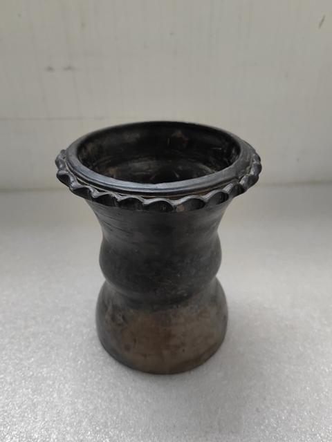 古玩陶瓷黑陶花口尊拍賣,當前價格680元