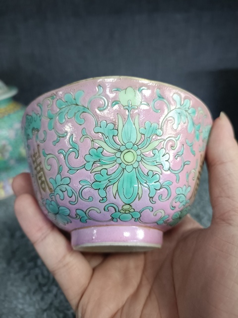 古玩陶瓷晚清胭脂紅釉地粉彩花間壽杯拍賣,當前價格3888元