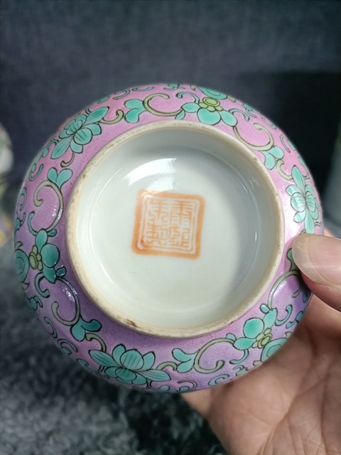古玩陶瓷晚清胭脂紅釉地粉彩花間壽杯拍賣,當前價格3888元