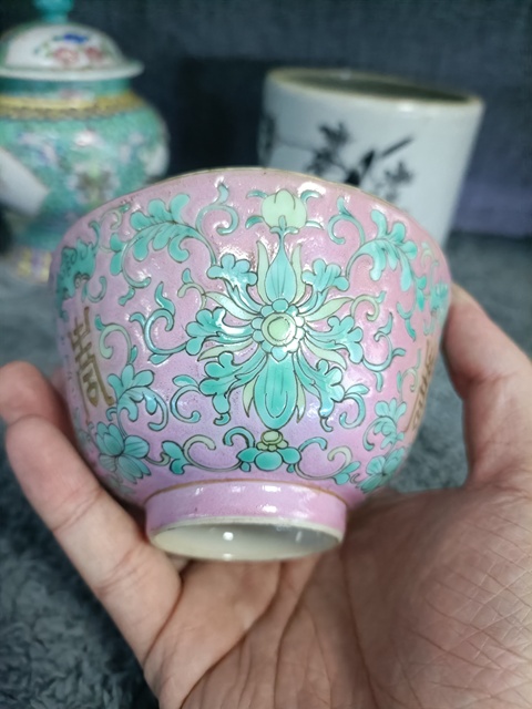 古玩陶瓷晚清胭脂紅釉地粉彩花間壽杯拍賣,當前價格3888元