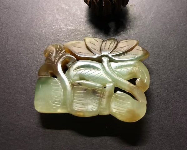 古玩玉器清代和田玉雕“花卉佩”拍賣，當前價格11000元