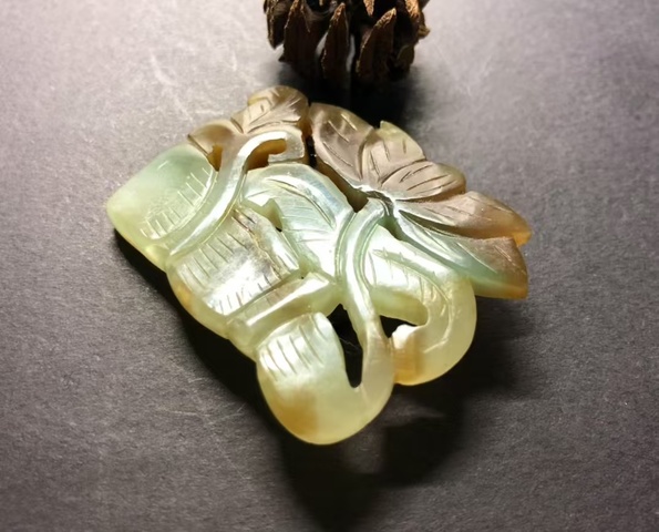 古玩玉器清代和田玉雕“花卉佩”拍賣，當前價格11000元