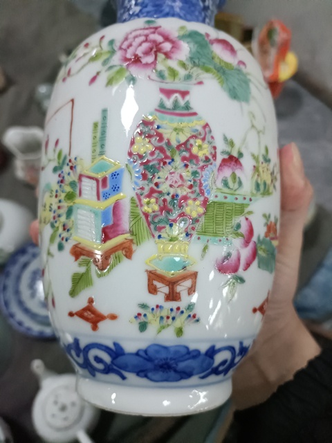古玩陶瓷民國青花粉彩博古圖賞瓶拍賣,當(dāng)前價(jià)格3888元
