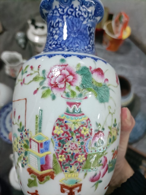 古玩陶瓷民國青花粉彩博古圖賞瓶拍賣,當(dāng)前價(jià)格3888元
