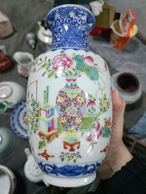 古玩陶瓷民國青花粉彩博古圖賞瓶拍賣,當(dāng)前價(jià)格3888元