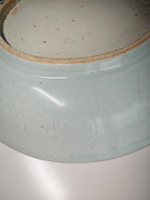 古玩陶瓷明中晚期白釉暗刻牡丹紋大盤拍賣，當前價格8765元