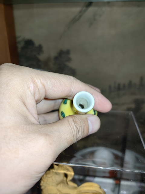 古玩陶瓷晚清民國黃地粉彩天球瓶拍賣,當前價格900元
