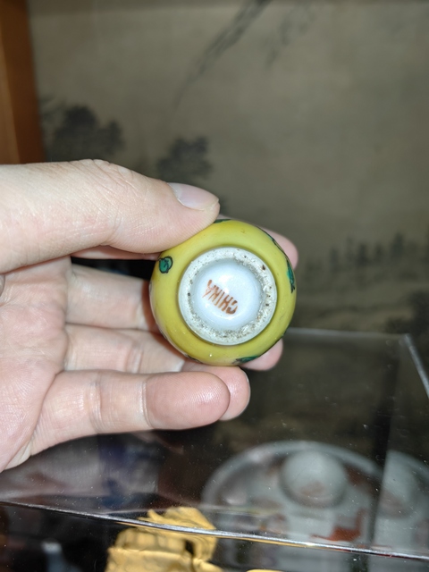 古玩陶瓷晚清民國黃地粉彩天球瓶拍賣,當前價格900元