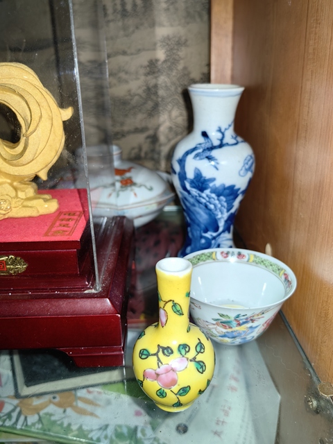 古玩陶瓷晚清民國黃地粉彩天球瓶拍賣,當前價格900元