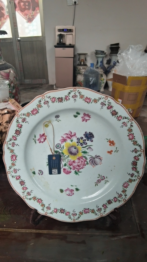 古玩陶瓷清代乾隆粉彩花卉紋花口盤拍賣，當(dāng)前價(jià)格6900元