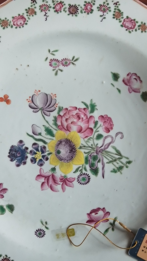 古玩陶瓷清代乾隆粉彩花卉紋花口盤拍賣，當(dāng)前價(jià)格6900元