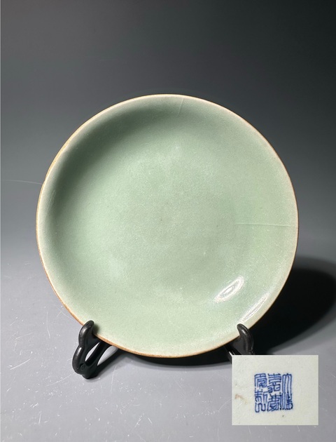 古玩陶瓷(官窯制式)大清嘉慶年制款豆青釉盤拍賣,當前價格0元