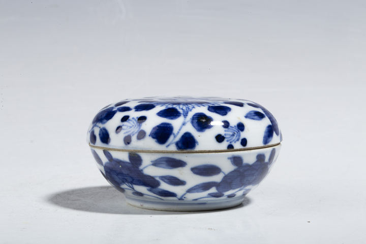 古玩陶瓷晚清·青花花鳥紋印泥盒拍賣，當前價格2600元