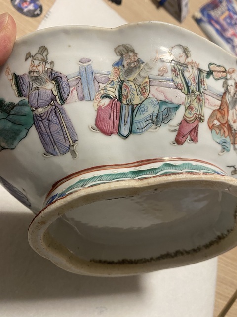 古玩陶瓷清道咸時(shí)期 粉彩八仙人物紋海棠貢碗拍賣,當(dāng)前價(jià)格7777元